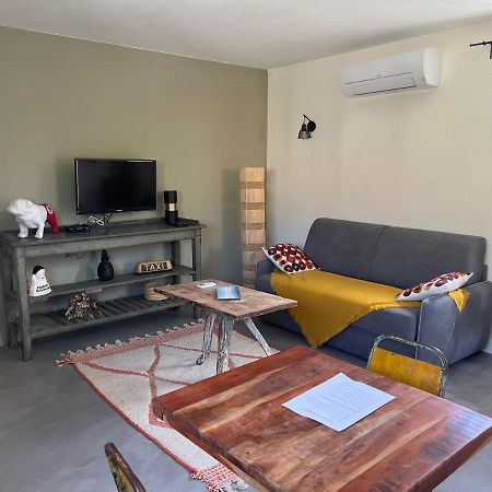 Studio Dans Les Alpilles Apartment Fontvieille Bagian luar foto