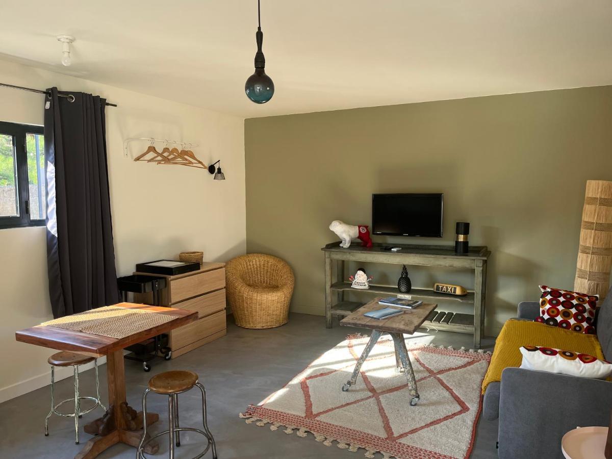 Studio Dans Les Alpilles Apartment Fontvieille Bagian luar foto